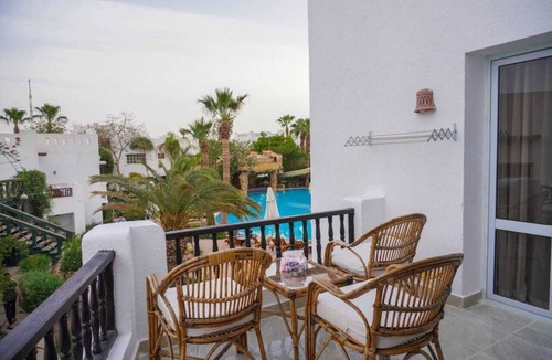 El Hadaba Apartment | 1BR apartment with pool view