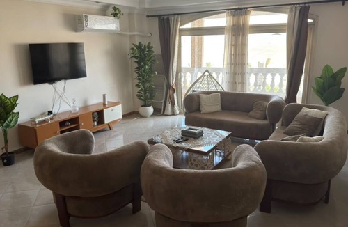 Pyramids Gardens Apartment | 3-bedroom luxury apartment with AC infront of Giza pyramids