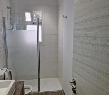 Ad-Dab'ah Ski Chalet | 3 bedrooms garden unit with private beach by the lagoon