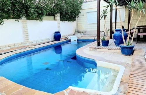 Dahar Villa | 3 BR Villa W/beach access