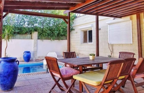 Dahar Villa | 3 BR Villa W/beach access