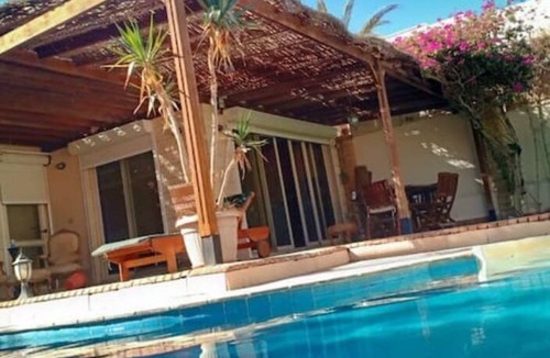 Dahar Villa | 3 BR Villa W/beach access