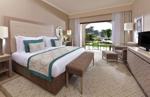 Sharm El Sheikh Hotel | 3 Bright, Spacious Coastal Rooms with Pool Views for Ultimate Relaxation