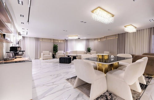 Al Duqqi Apartment | 4 Bedroom Apartment