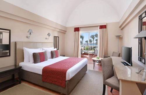 Makadi Bay Hotel | 4 Family-Friendly Rooms with Outdoor Pools and Breakfast Near Makadi Water World