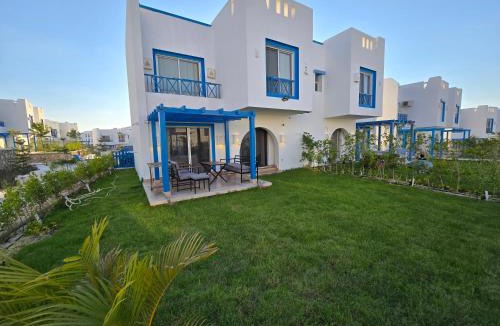 Zawiyat 'Abd al Mun'im Villa | 4 master BEDROOMS VILLA MOUNTAIN VIEW RAS ELHIKMA