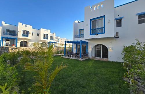 Zawiyat 'Abd al Mun'im Villa | 4 master BEDROOMS VILLA MOUNTAIN VIEW RAS ELHIKMA