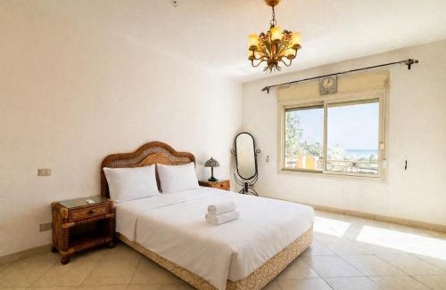 Ain Sokhna Villa | 4BR Beachfront Villa With Huge Garden Seaview Einbay