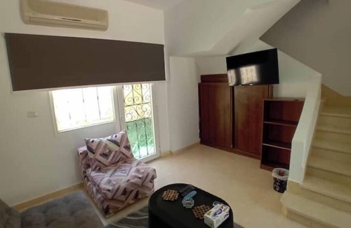 Bulaq ad Dakrur Apartment | 822. Quiet 2BR Townhouse | Sofa Bed | Gated Community