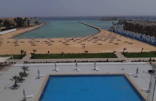 Corniche Road-Dahar Apartment | A435 Comfy & Cozy in Scandic Resort with beach and pools