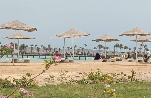 Corniche Road-Dahar Apartment | A435 Comfy & Cozy in Scandic Resort with beach and pools