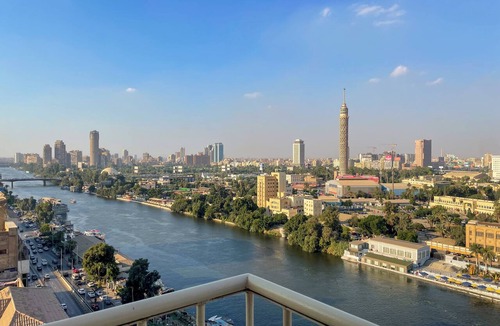 Al Duqqi Apartment | AB N1008 Nile view std with a Jaccuzi