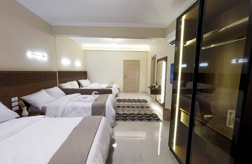 Kafrat al Jabal Hotel | Akhnaton Pyramids View
