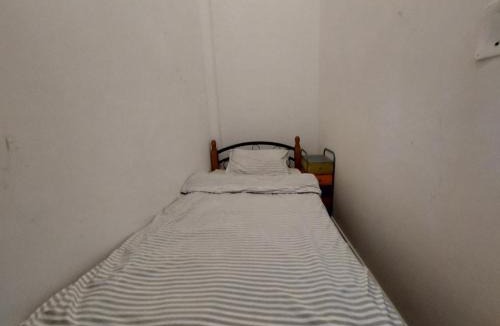 Al-'Atarin House | AL- Mazareta I Alexandria downtown l Economic Bedroom I For Men only I