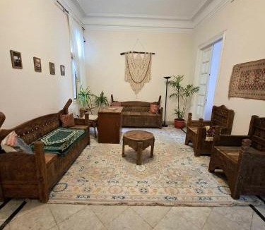 Al-'Atarin House | AL- Mazareta I Alexandria downtown l Economic Bedroom I For Men only I