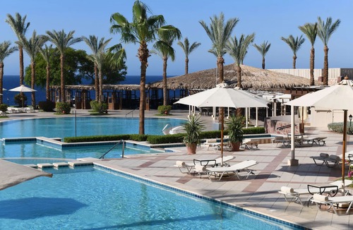 El Hadaba Hotel | All-Day Fun with Pools, Snorkeling, Spa, Tennis and Family Adventures