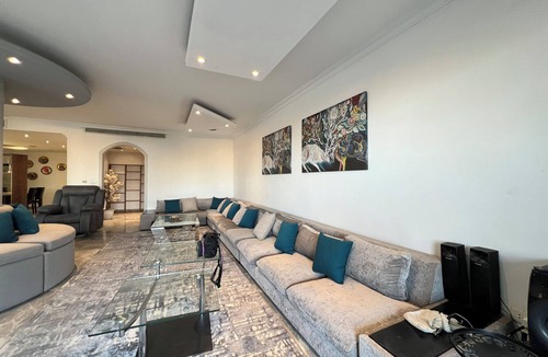 Al Duqqi Apartment | ALSAWAH Premium 3 En-Suites Nile Residence