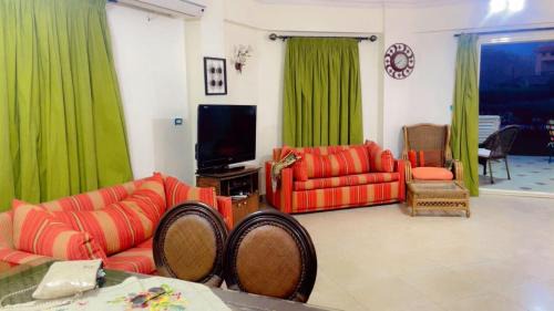 Iking Maryut House | Amazing standalone Villa with 4 master rooms, private Garden, and pool