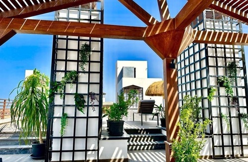 Al Ahyaa Apartment | Bali Style Double Room- Roof Top Pool & Sleeps 2