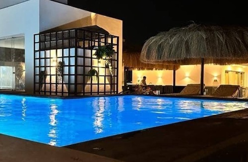 Al Ahyaa Apartment | Bali Style Double Room- Roof Top Pool & Sleeps 2