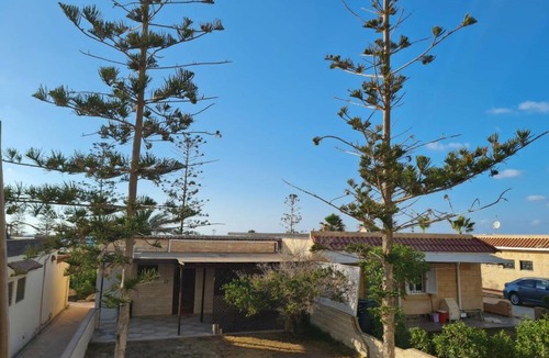 Al-Hammam Ski Chalet | Beach House Perfect for Romantic Weekend in resort