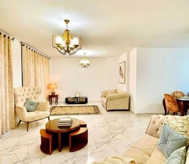 Al-Manasrah Ski Chalet | Beachfront Chalet in Porto Said with Pool Gar