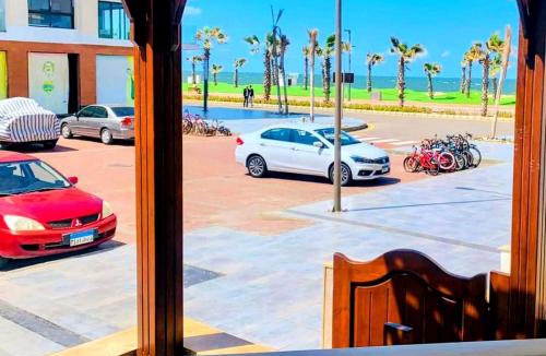Al-Manasrah Ski Chalet | Beachfront Chalet in Porto Said with Pool Ga