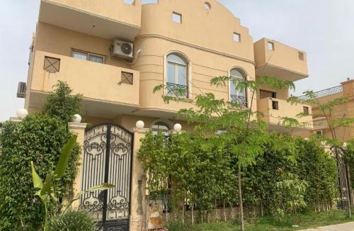 Sheikh Zayed City Apartment | Beautiful semi villa with private entrance in Sheikh Zayed- villa queen