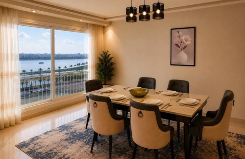 Maadi Apartment | Breathtaking Nile and Pyramids View - Maadi - 3BR