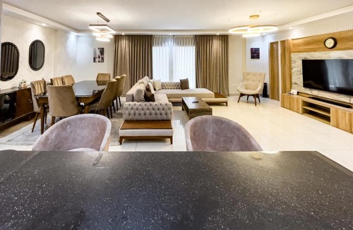Heliopolis Apartment | Calm & Classy 2BR - 5 min to Airport