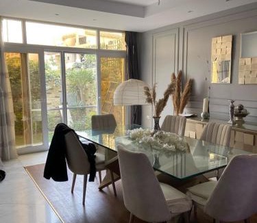 Dream Land Apartment | Chic Stays-Luxury Standalone Villa Sheikh Zayed