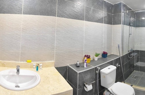 Al Ahyaa Apartment | Cozy 1-bedroom apartment with AC in Fanadir Bay Resort Including Breakfasts