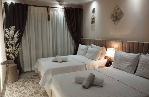 Corniche Road-Dahar Ski Chalet | Cozy 1-bedroom chalet in charming Hurghada with AC and gym