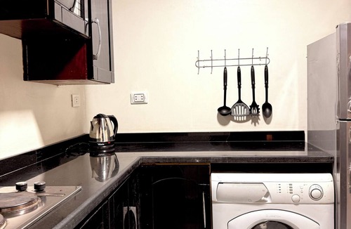Oula Apartment | Cozy 1-bedroom studio in gorgeous Giza Governorate with AC