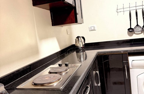 Oula Apartment | Cozy 1-bedroom studio in gorgeous Giza Governorate with AC