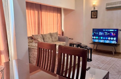 Oula Apartment | Cozy 1-bedroom studio in gorgeous Giza Governorate with AC