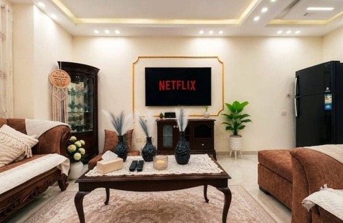 Al Duqqi Apartment | Cozy 1BR Apartment in central Dokki