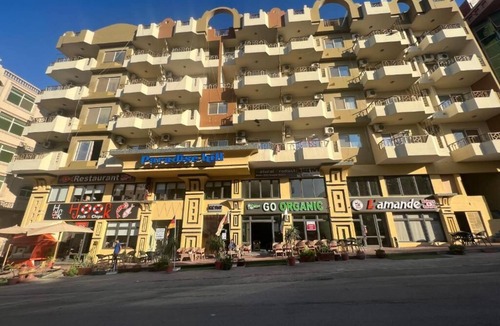 Corniche Road-Dahar Apartment | Cozy One Bedroom Apartment with Pool View and Wi-Fi
