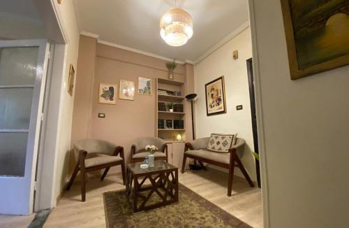 Qasr an-Nil Apartment | Cozy stay in downtown!