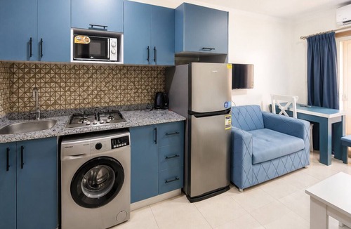 Corniche Road-Dahar Apartment | Cozy Studio with FREE Private Beach Access in Tiba Golden Resort