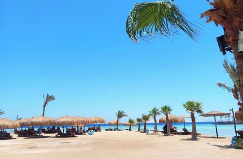 Corniche Road-Dahar Apartment | Cozy Studio with FREE Private Beach Access in Tiba Golden Resort