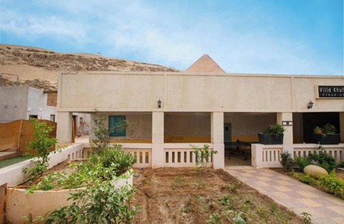 Al Haram Villa | Deluxe Family Room with Pyramids View