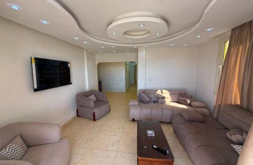 Al-Muntazah Apartment | Direct Beachfront - Sea View 4 bed rooms