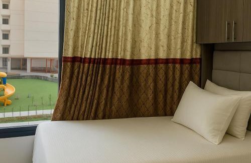 Al-Manasrah Ski Chalet | Dive into Relaxation at Porto Said