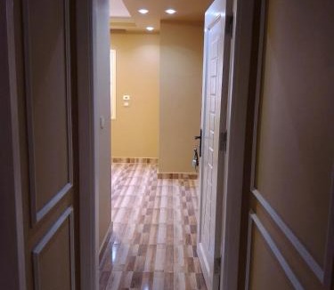 Shurtah al-Dakhlah Apartment | Empty room without furniture in an apartment