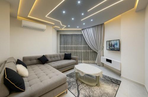 Al-Manasrah Ski Chalet | Family-Friendly Chalet Steps from the Sea Porto Said