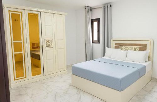 Al-Manasrah Ski Chalet | Family-Friendly Chalet Steps from the Sea Porto Said