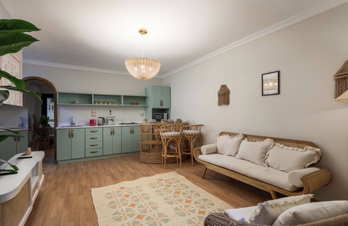 Al Haram Apartment | "Fancy Pyramids' view: Giza's Gem" 4 bedrooms, AC