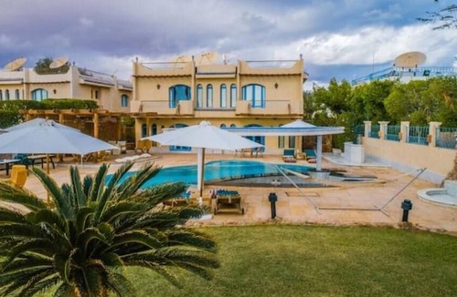 El Hadaba Villa | Fantastic Private Room with Pool and Beach Access