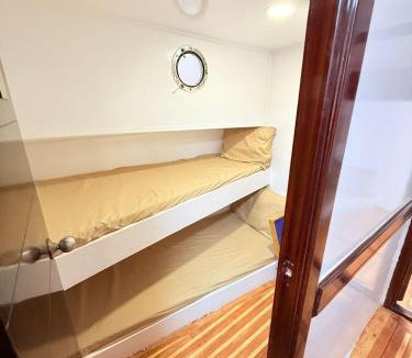 Ras Sudar Boat Rental | Farah Yacht